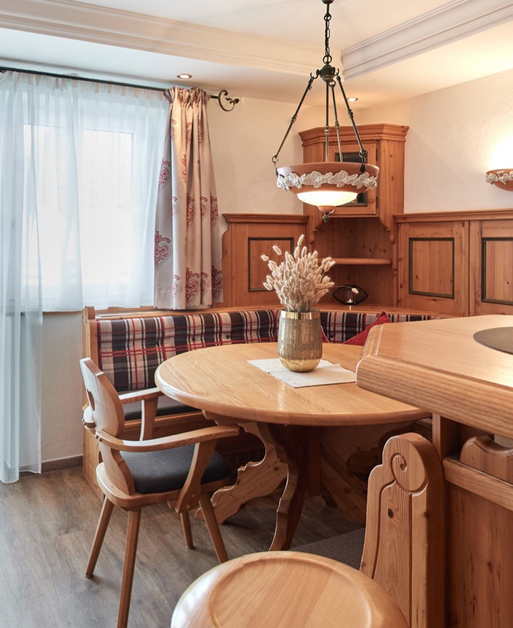 Gemütliche Essecke in den Appartements Wieslbauer in der Salzburger Sportwelt