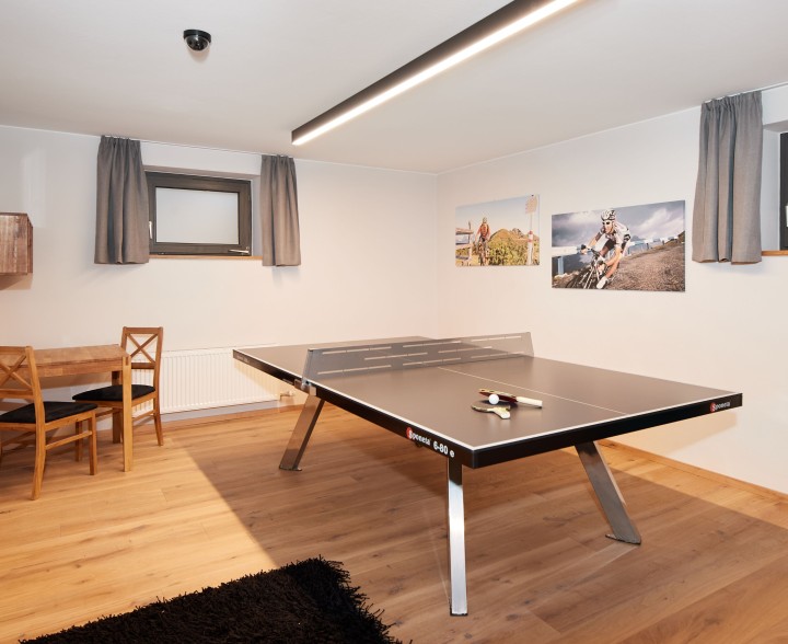 Kinderspielraum mit Tischtennistisch in den Wieslbauer Appartements in Flachau