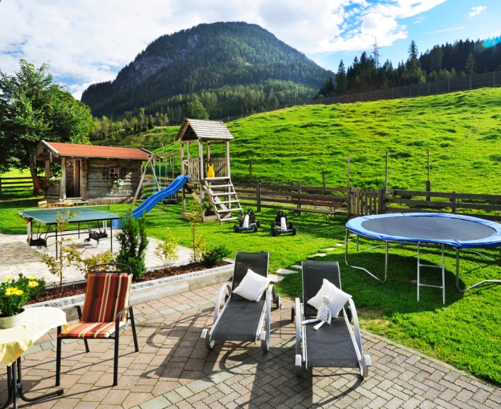 Unser Spielplatz im Sommer