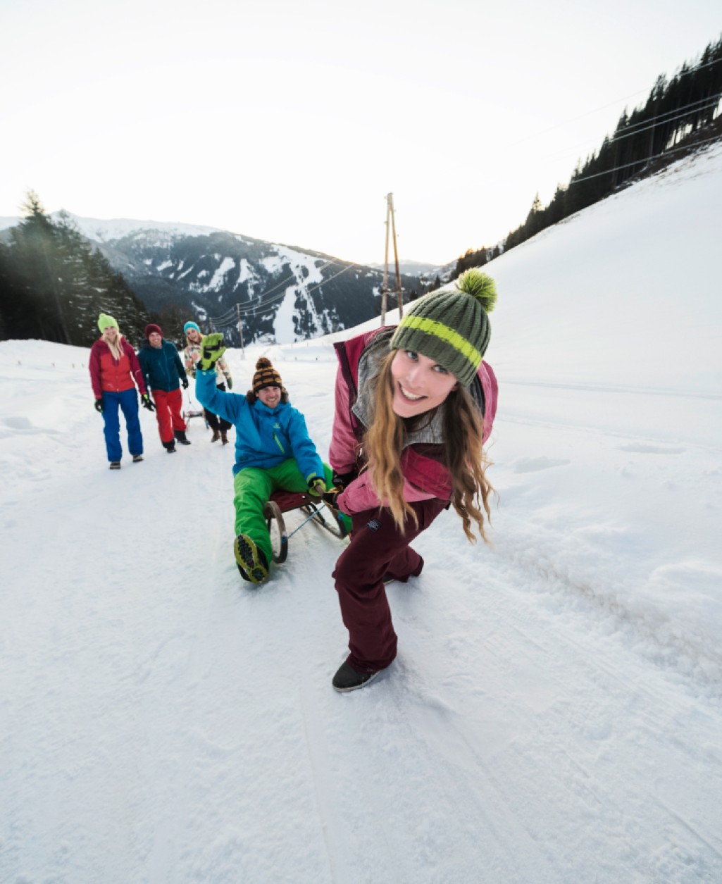 Rodeln mit Freunden im Skigebiet Snow Space Salzburg 