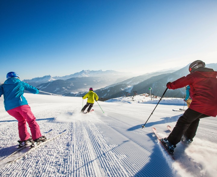 Skifahrer auf Skipiste in Flachau, Ski amadé